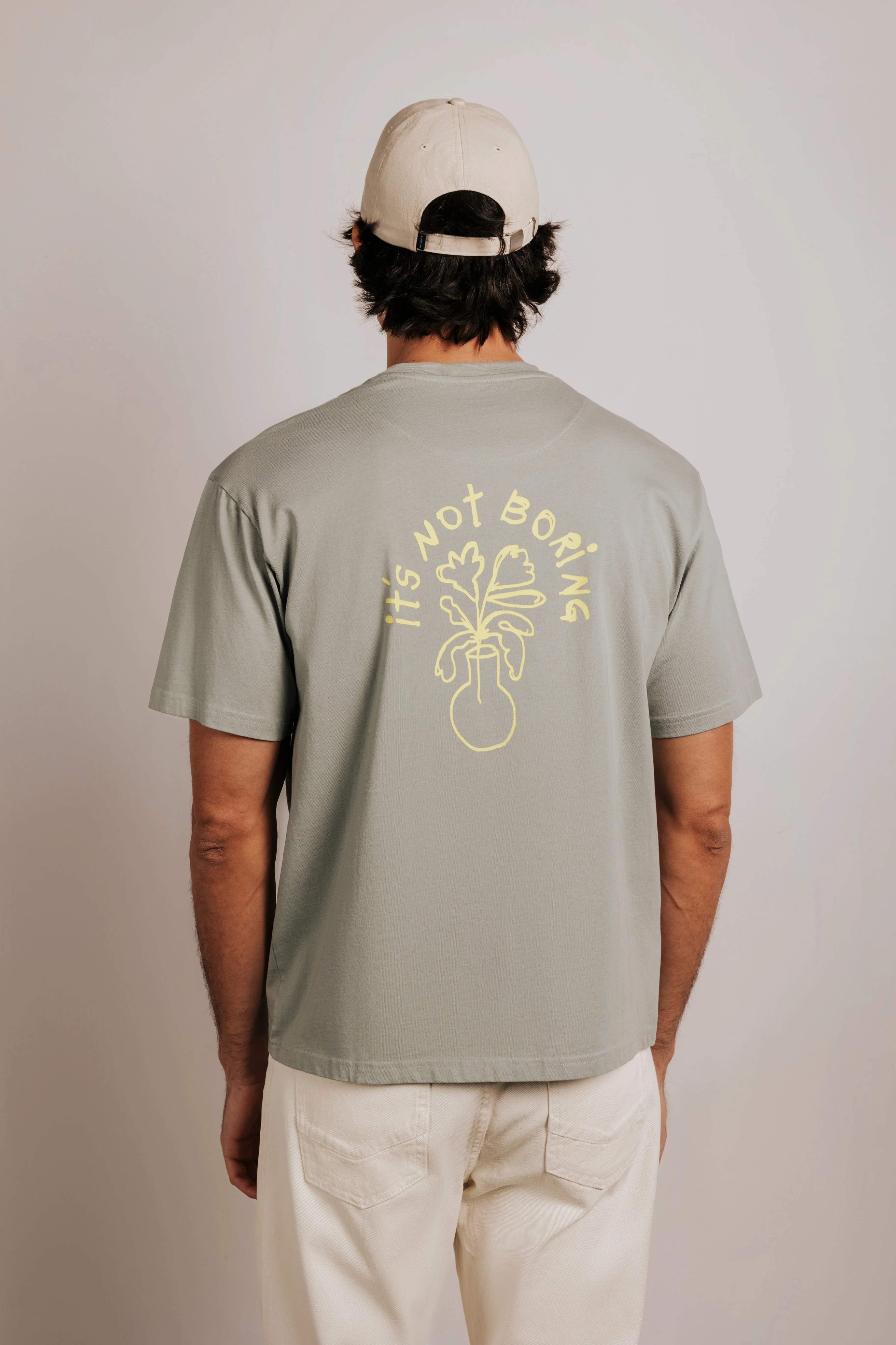 Camiseta confort 'It's not boring' - Image 4