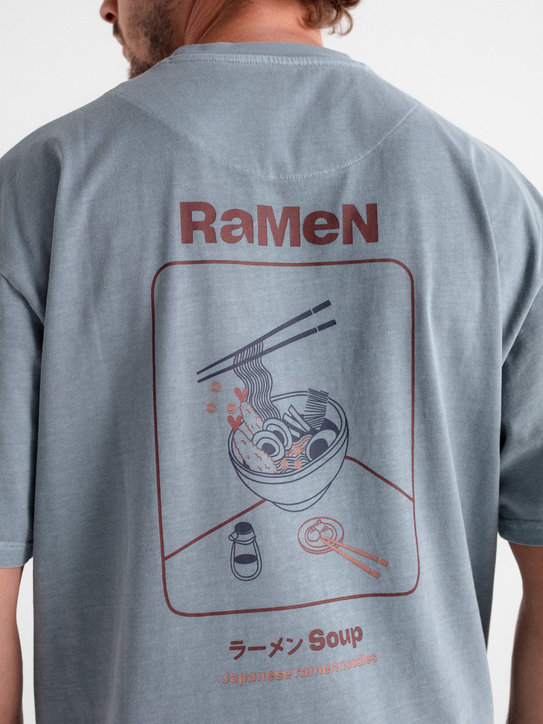 Camiseta oversize gráfica ramen - Image 4