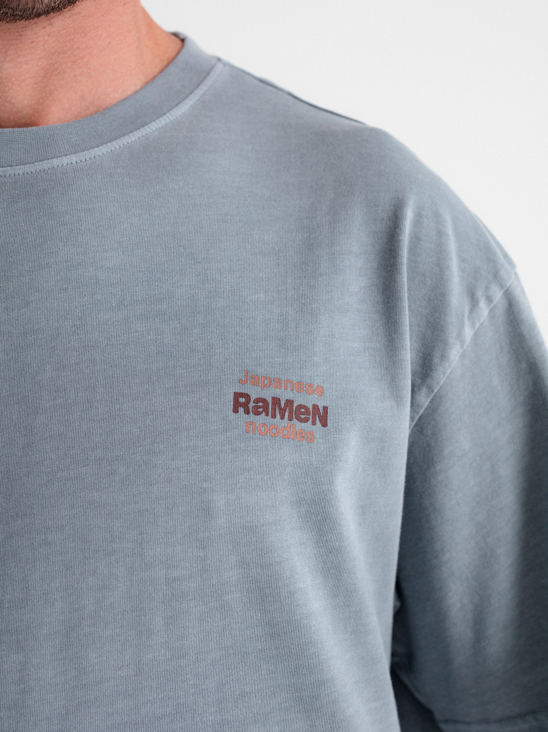 Camiseta oversize gráfica ramen - Image 6