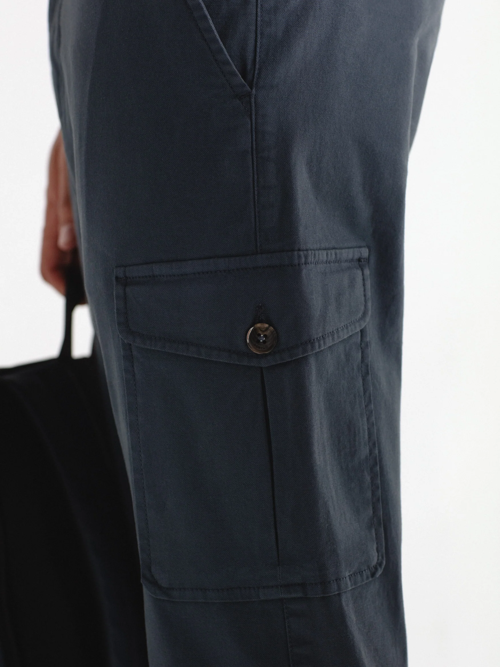 Pantalón chino cargo - Image 4