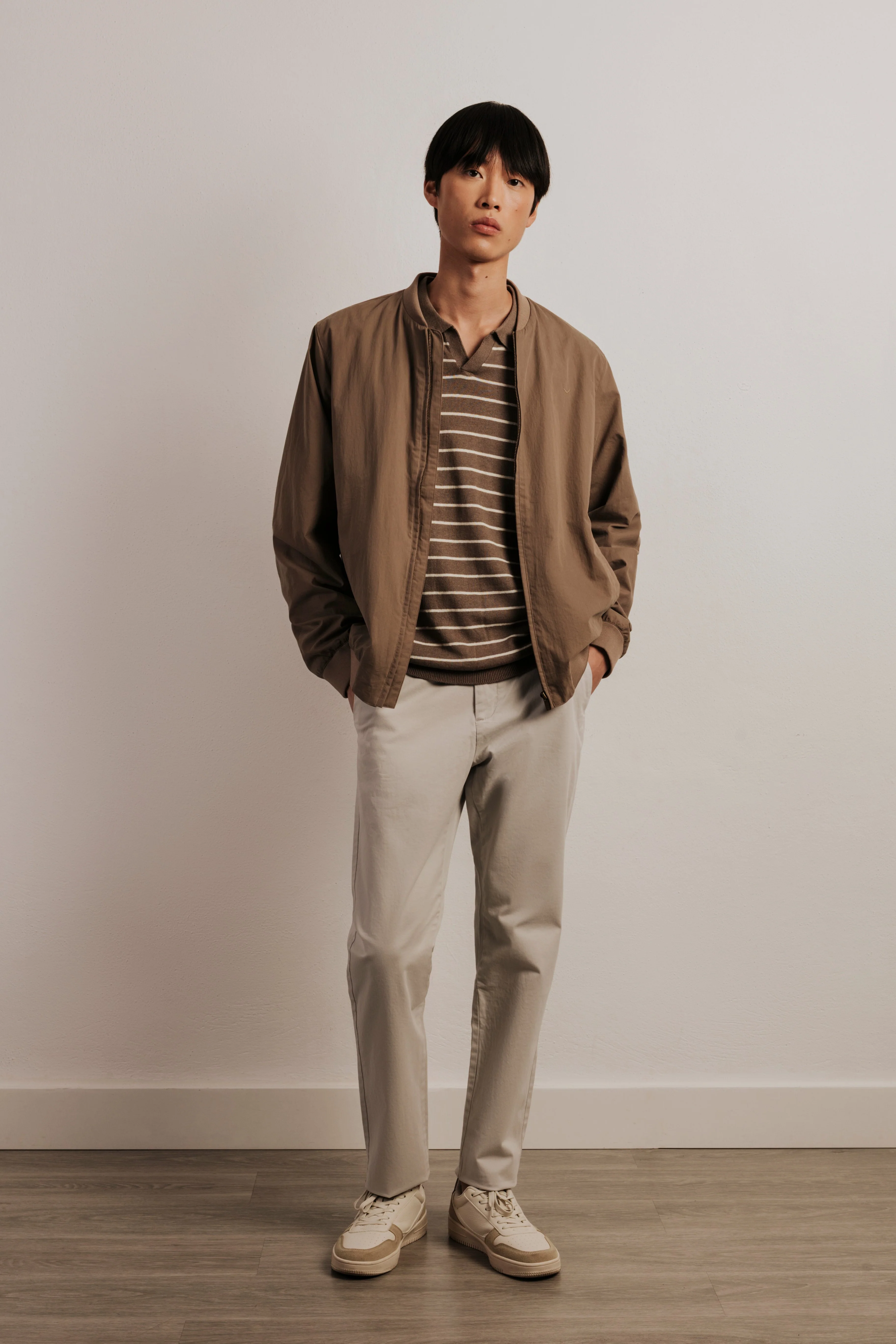 Pantalón chino slim fit esencial - Image 5