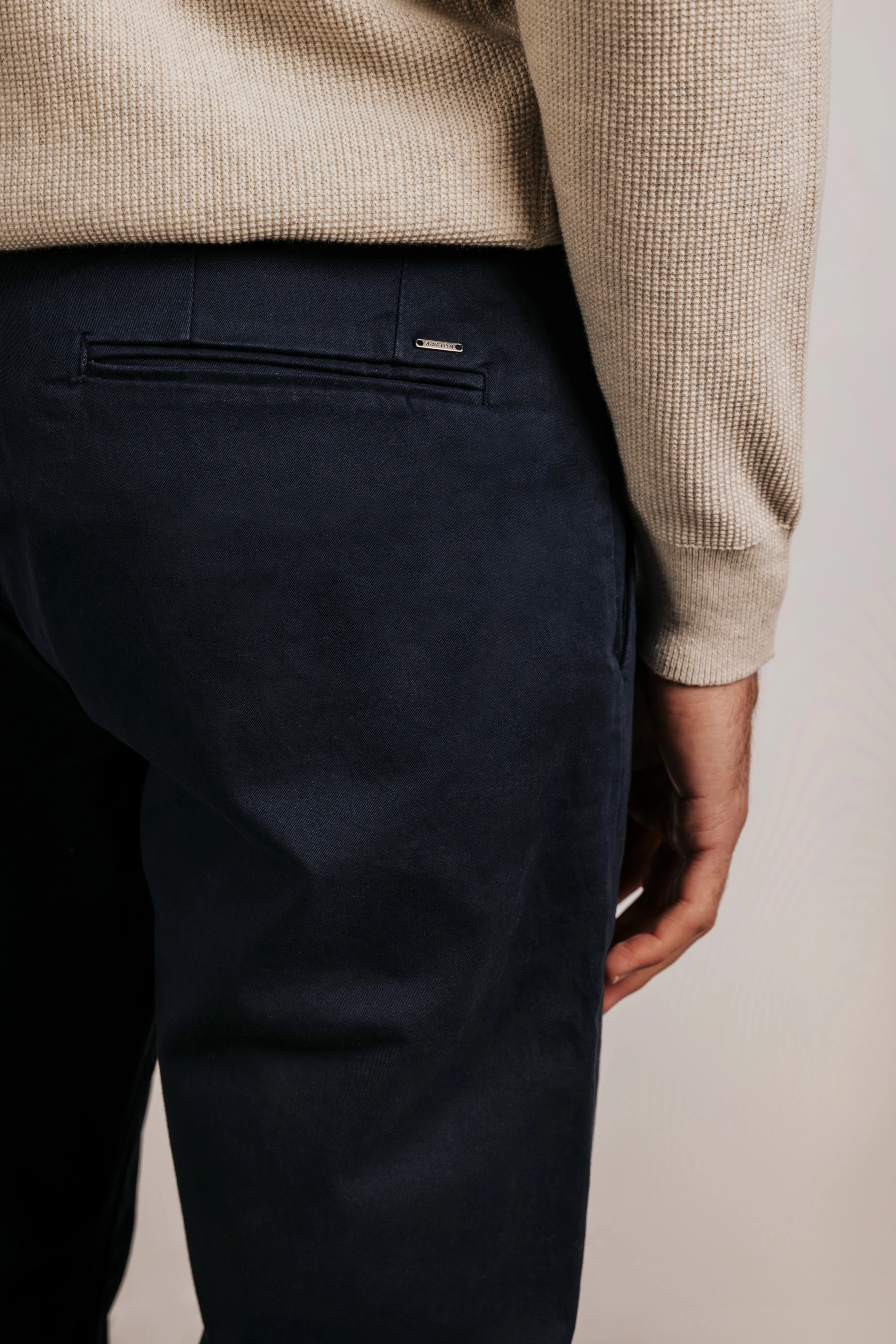 Pantalón chino slim fit esencial - Image 3