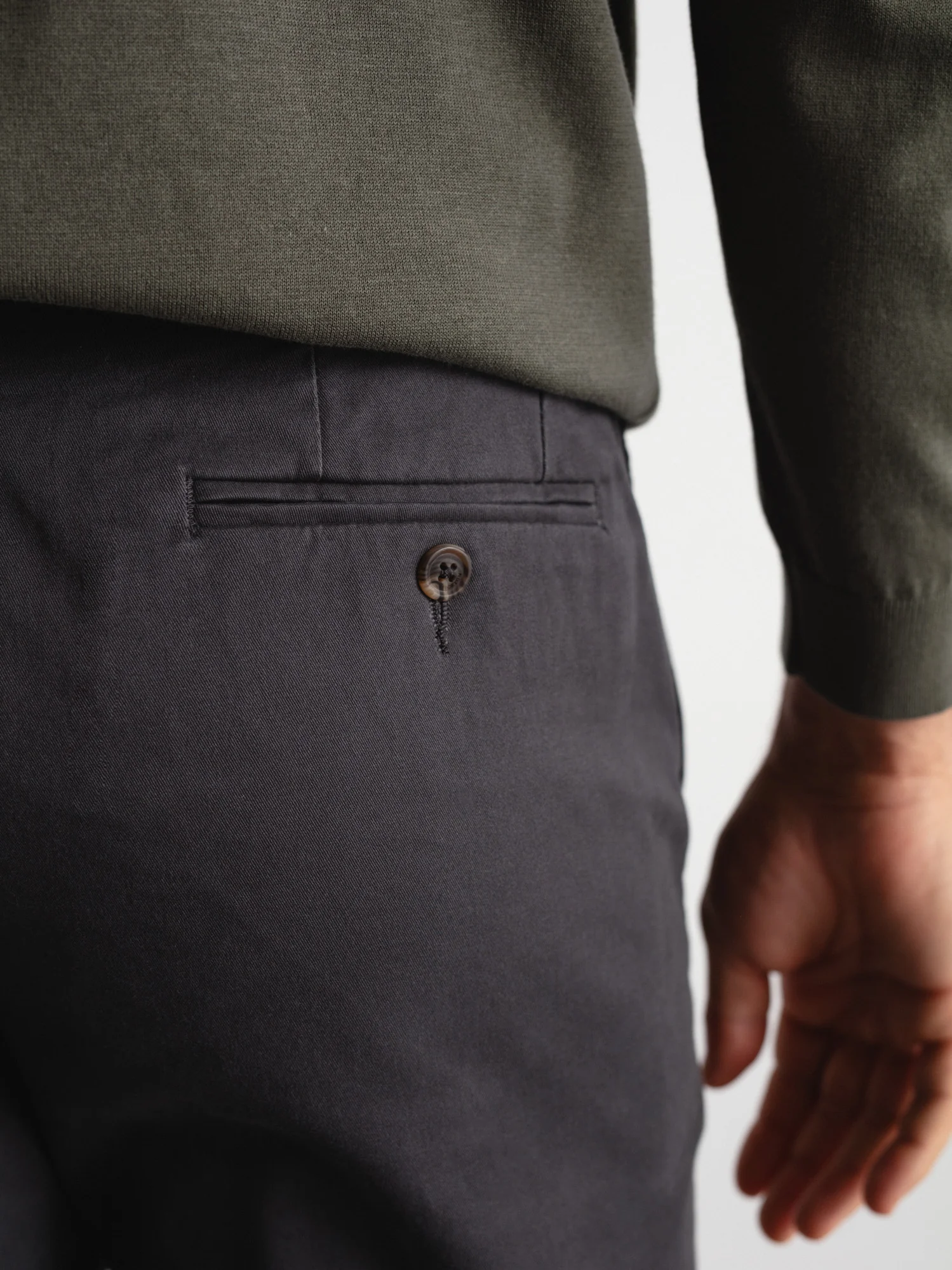 Pantalón chino slim fit esencial - Image 3