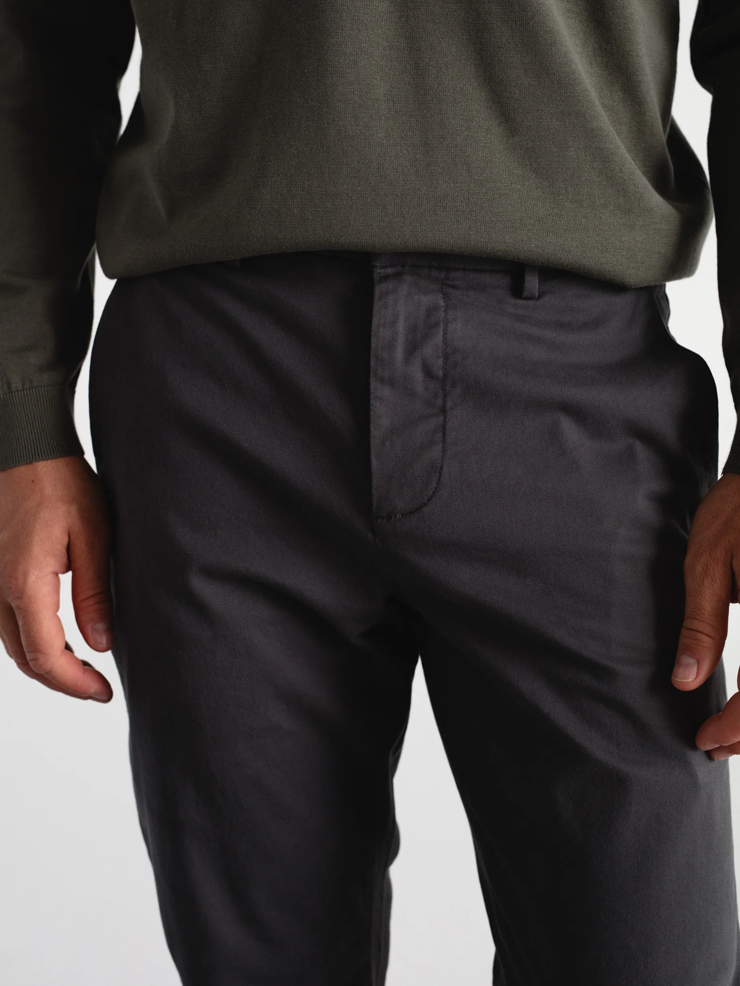 Pantalón chino slim fit esencial - Image 6