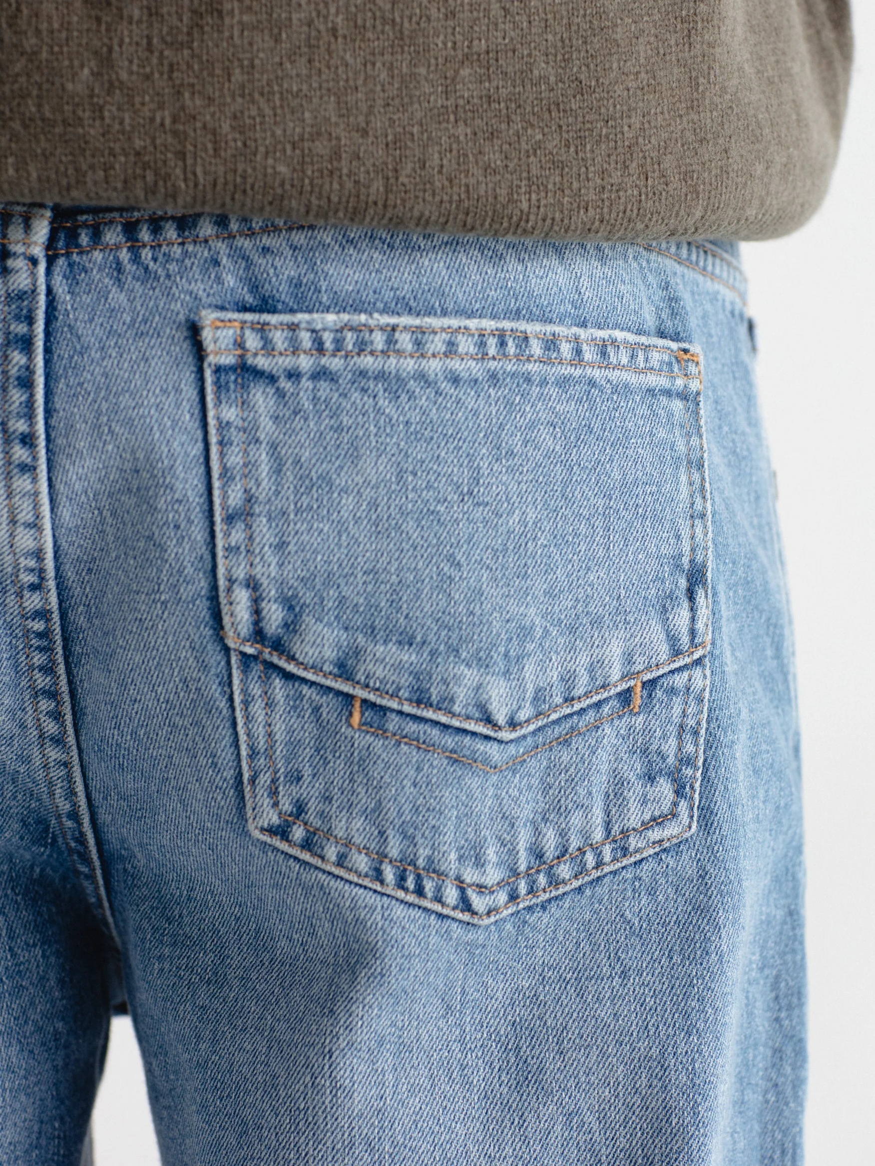 Pantalón tejano tapered - Image 3