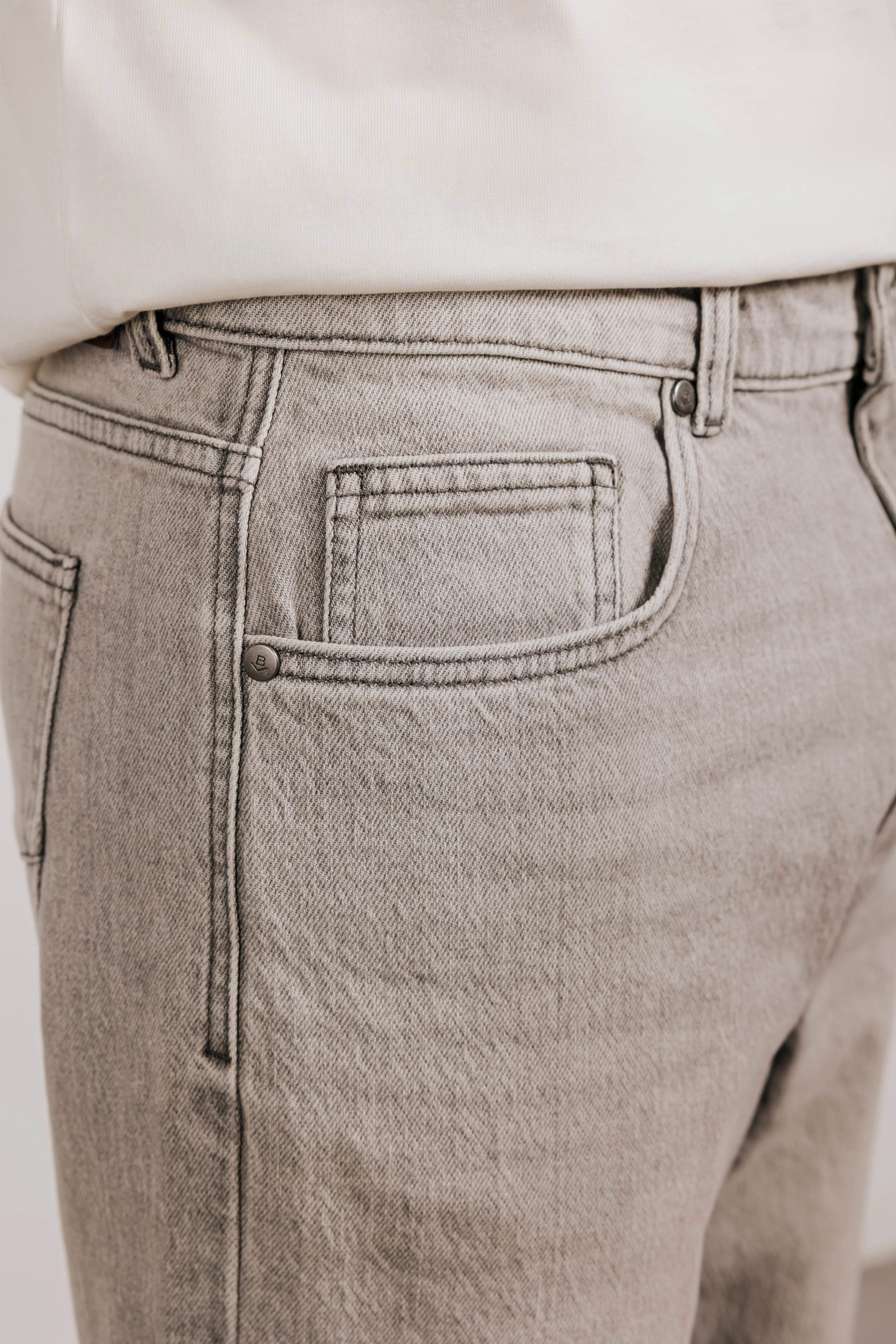 Pantalón tejano tapered - Image 3
