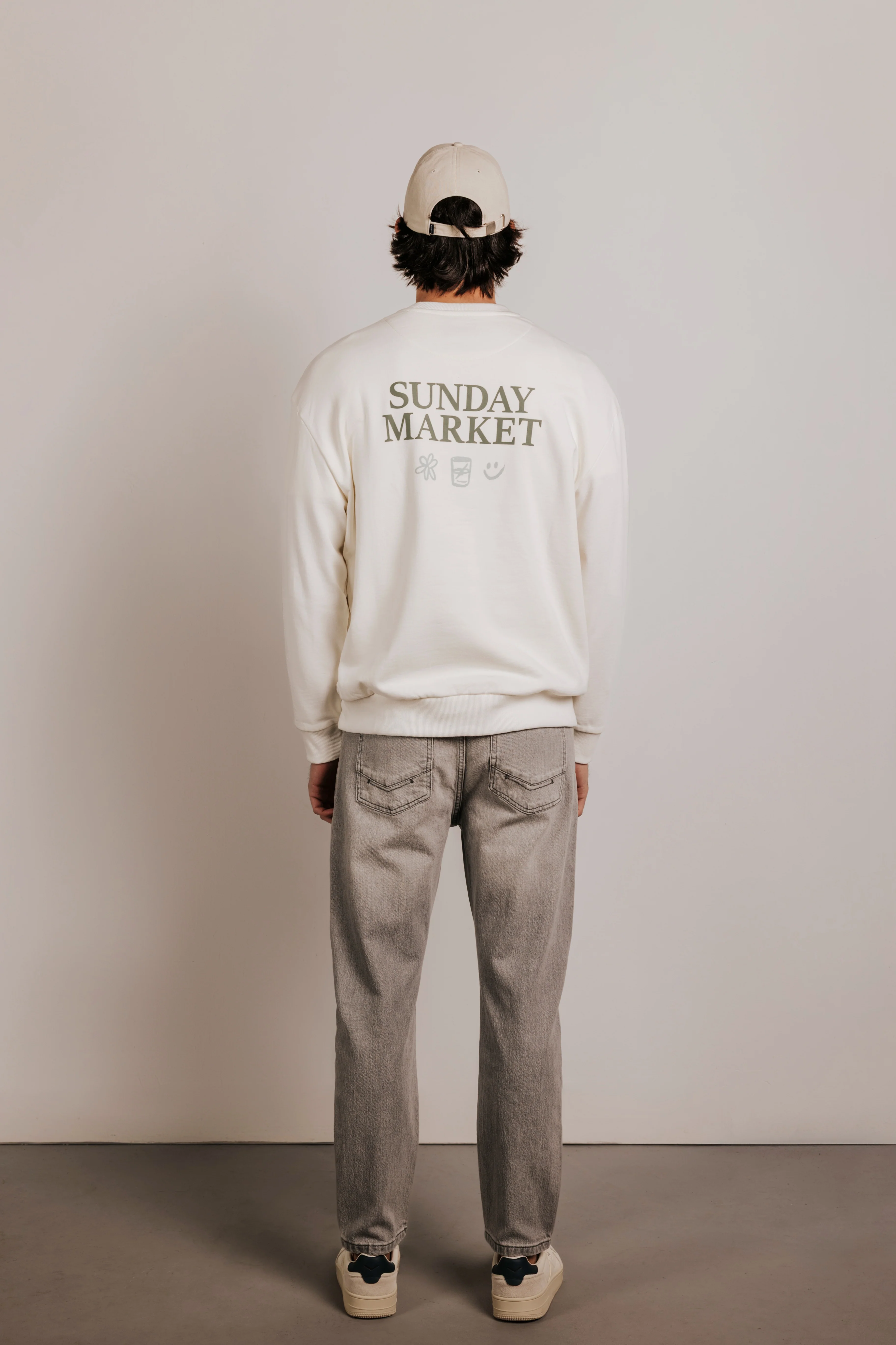 Sudadera oversize gráfica "Sunday market" - Image 5